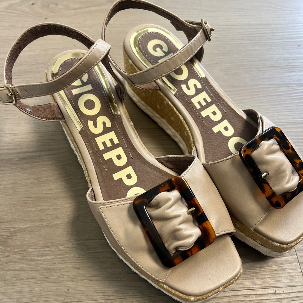 Gioseppe Women's Cream Sandals with Tortoise Buckle